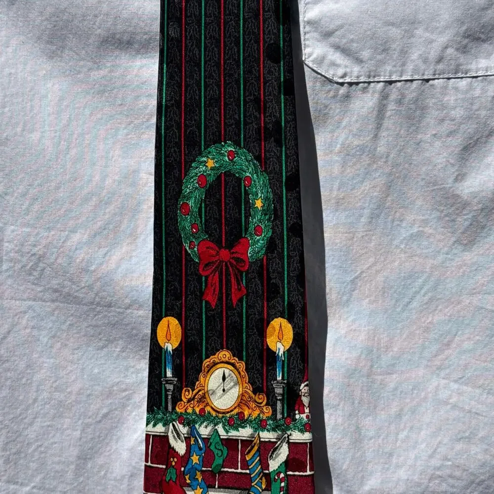 Vintage 100% Silk Christmas Tie Santa Fireplace Cat Wreath Black Korea 57”